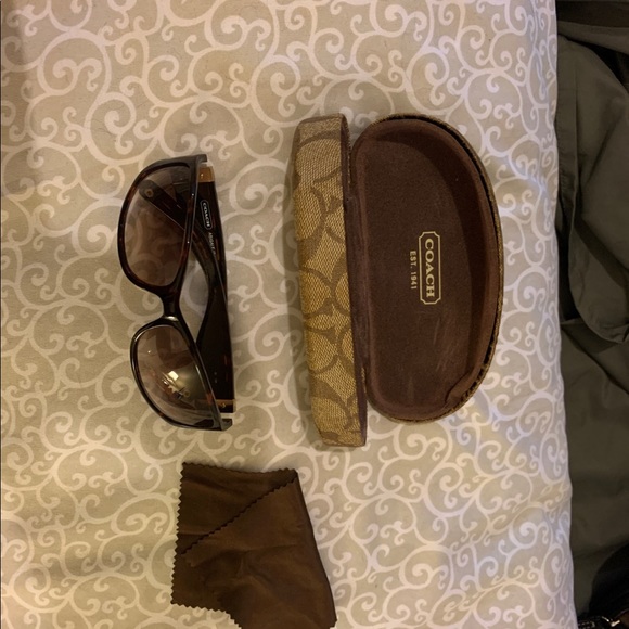 Brand New NWT Coach sunglasses 🕶.  With case - Picture 11 of 11